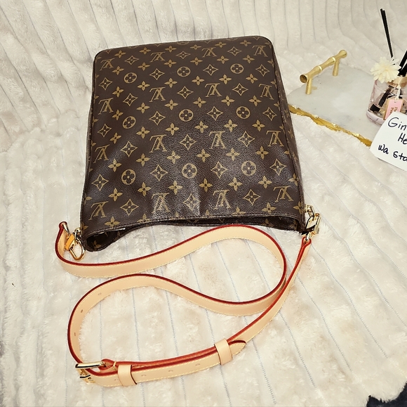 🔥😍Authentic🔥😍 Louis Vuitton Monogram Crossbody Bag - Picture 16 of 17